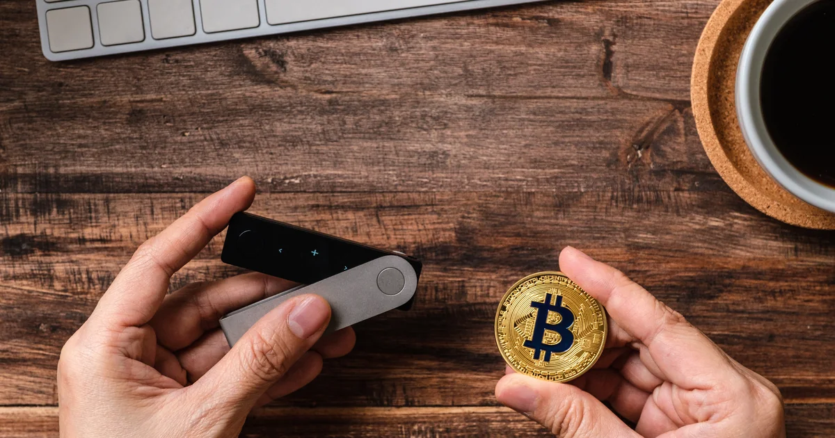 Waar bewaar je een hardware crypto wallet?